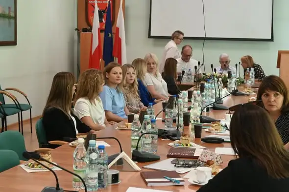 Nauczyciele z gminy Kazimierza Wielka otrzymali akty nadania stopnia nauczyciela mianowanego