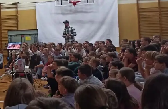 RapPedagog w Przedborzu: warsztaty profilaktyczne z freestyle’em dla uczniów klas 5–8