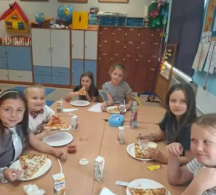 Dzień Chłopaka w Zespole Szkolno-Przedszkolnym w Kowalu – radosne świętowanie w każdej klasie