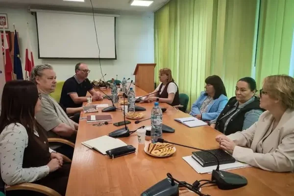 Bezpieczeństwo uczniów w gminie Kazimierza Wielka pod kontrolą. Spotkanie z dyrektorami szkół
