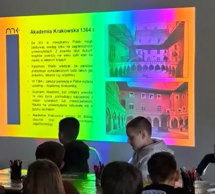 Klasa 5b odkrywała średniowieczne tajemnice Wiślicy